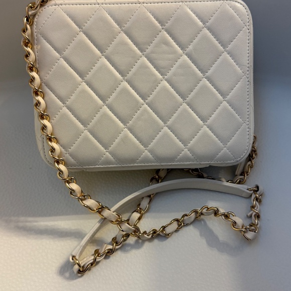 Chanel Golden Plate Vanity Case White Lambskin Gold Hardware - Picture 4 of 6